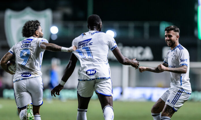 golbolasiecruzeiroxaméricamg Cruzeiro buscou empate contra o América-MG, no Independência