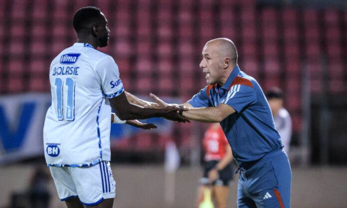 Leonardo Jardim em sua estreia pelo Cruzeiro