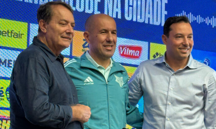 Jardim foi apresentado pela diretoria do Cruzeiro
