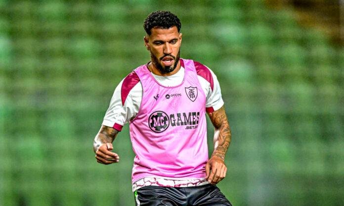 Jonathas, do América, passou mal no aquecimento