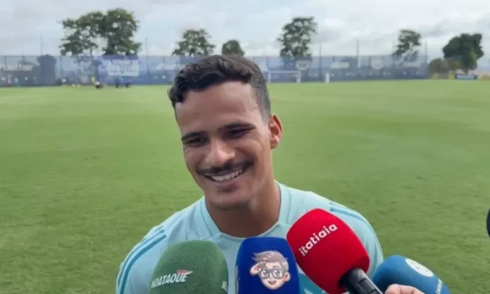 Kaiki, lateral do Cruzeiro