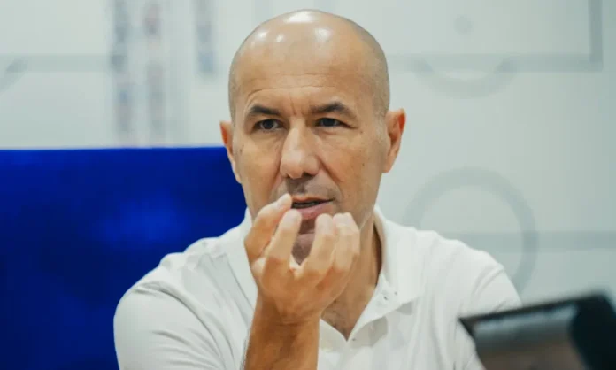 Leonardo Jardim, de 50 anos, será técnico do Cruzeiro
