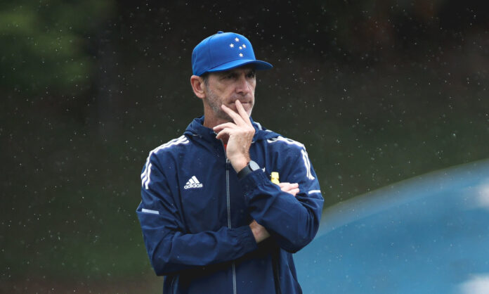 Luciano Dias, técnico do sub-20 do Cruzeiro