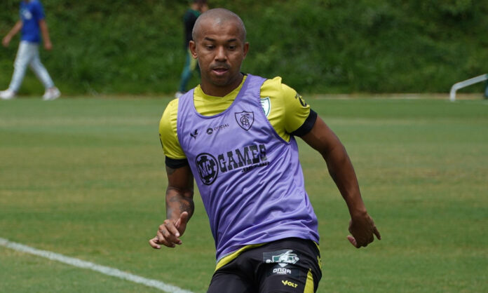 Mariano, lateral do América-MG