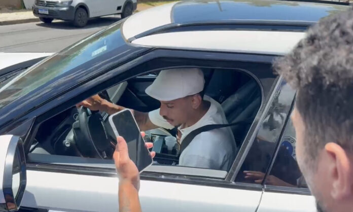 Matheus Pereira foi tietado por torcedores