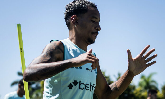 Matheus Pereira em treino do Cruzeiro