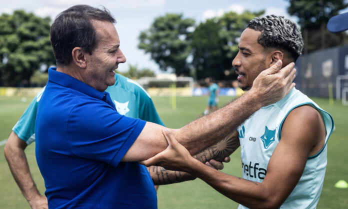 Pedro Lourenço e Matheus Pereira em treino do Cruzeiro na Toca II