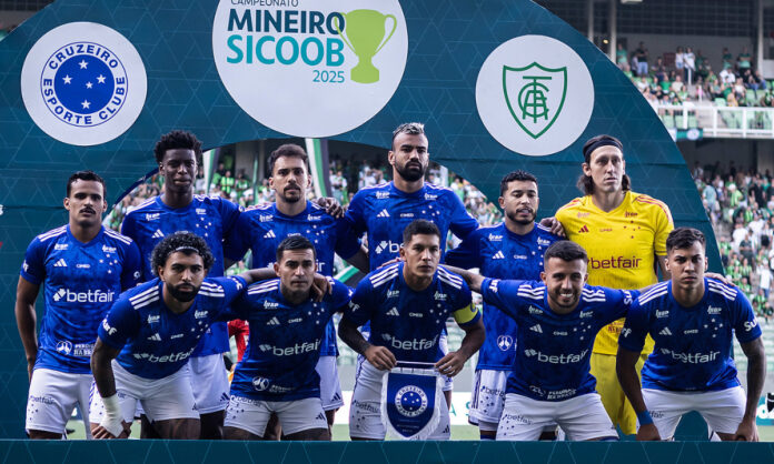 Cruzeiro em jogo contra o América-MG, no Independência