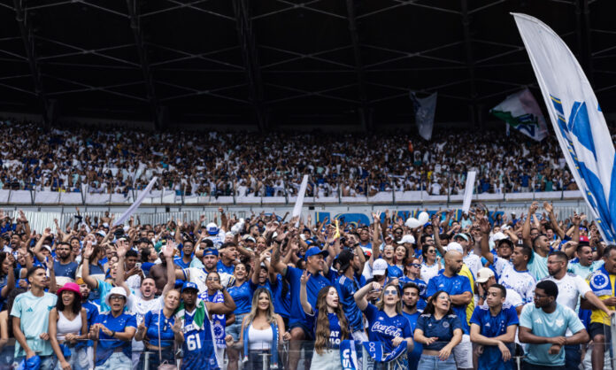 Torcida do Cruzeiro marcou presença no Mineirão, neste domingo (16)