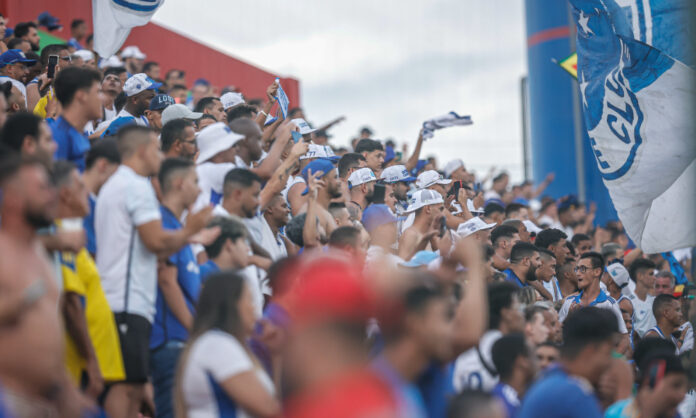 Torcida do Cruzeiro na Arena do Jacaré