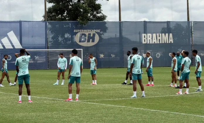 Jogadores do Cruzeiro treinam antes de jogo contra o Uberlândia