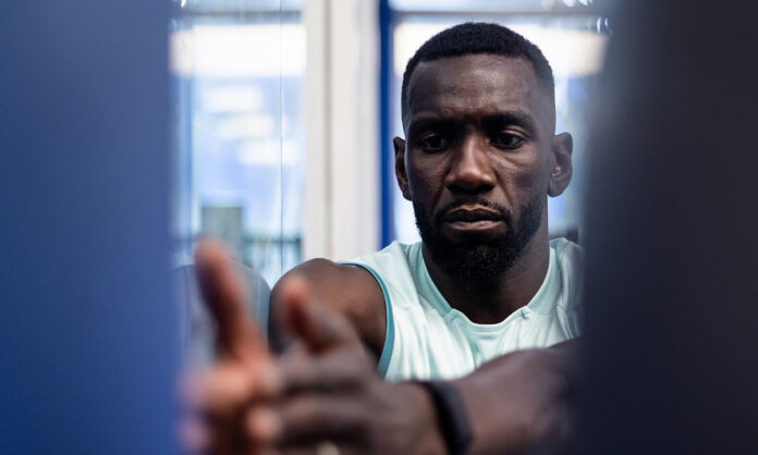 Bolasie está com incômodo no joelho direito