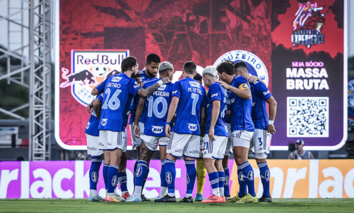 Cruzeiro e Bragantino em jogo no Nabizão