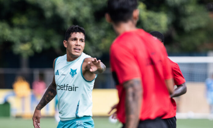 Cruzeiro e Pouso Alegre em jogo-treino