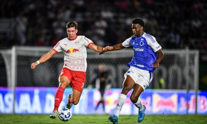 Cruzeiro e Bragantino se enfrentaram neste sábado (22)