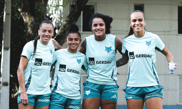 Treino do time feminino do Cruzeiro