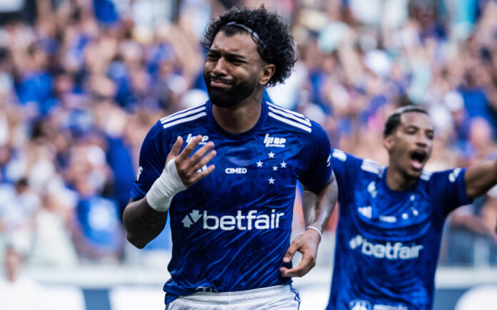 Gabigol e Matheus Pereira comemoram gol do Cruzeiro