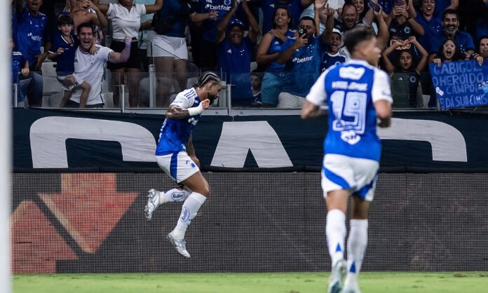 Gabigol faz 'galope' de Montillo