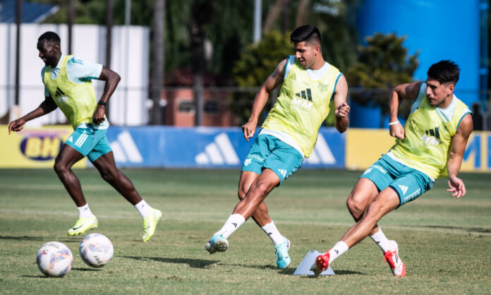 Gamarra em treino do Cruzeiro na Toca II