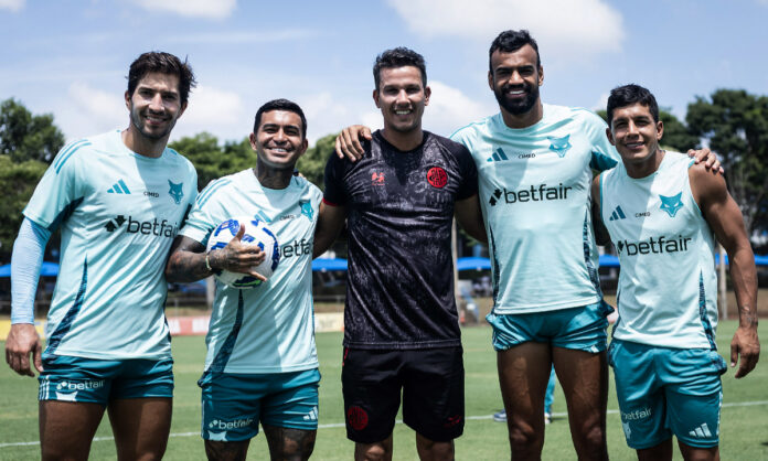 Henrique após jogo-treino entre Cruzeiro e Pouso Alegre