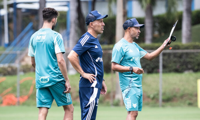Leonardo Jardim em treino na Toca II