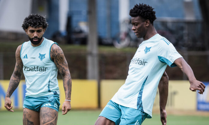 Jonathan Jesus em treinamento do Cruzeiro