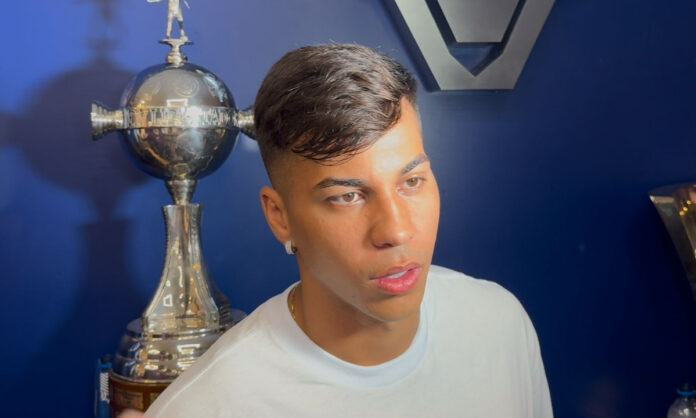 Kaio Jorge em inauguração da nova loja do Cruzeiro na Savassi