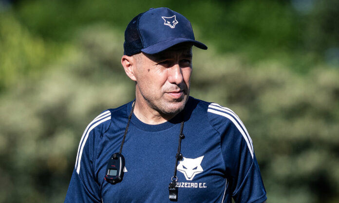 Leonardo Jardim no treino do Cruzeiro
