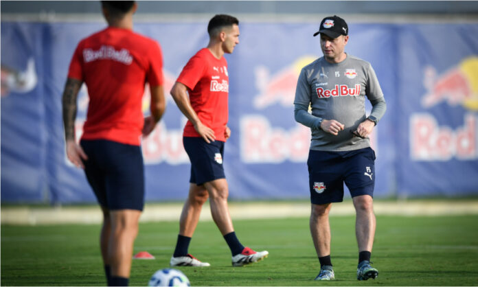Seabra em treino do Bragantino