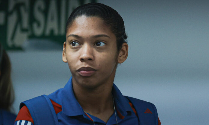Rebeca, ex-meio-campista do Cruzeiro