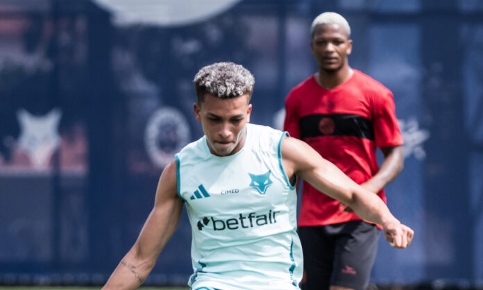 Rodriguinho em treino do Cruzeiro na Toca II
