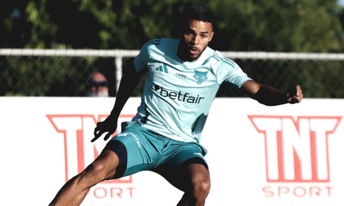 Wanderson em treino do Cruzeiro