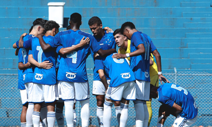Cruzeiro no jogo contra o Fortaleza, pelo Brasileiro Sub-20.