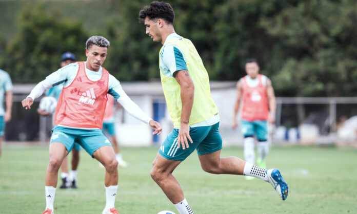 Juan Dinenno durante treinamento nesta segunda-feira (17).