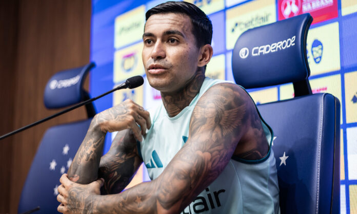 Dudu, atacante do Cruzeiro, na Toca da Raposa II