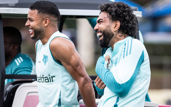 Gabigol e Wanderson, reforços do Cruzeiro para 2025, em treino na Toca II