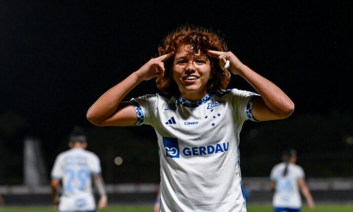 Gaby Rodríguez comemora gol pelo Cruzeiro