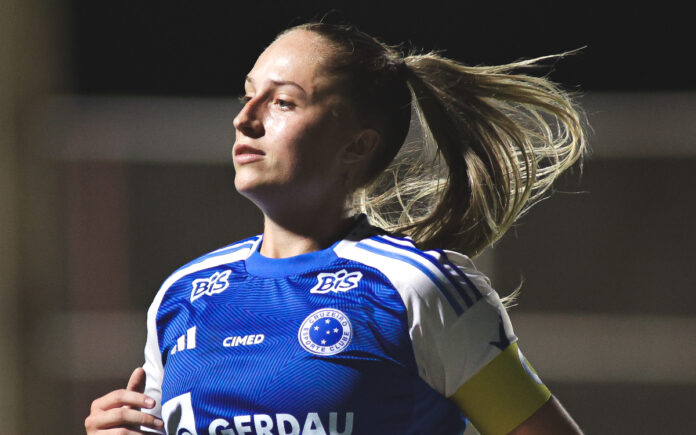 Isa Haas, capitã do Cruzeiro Isa Haas, capitã do Cruzeiro