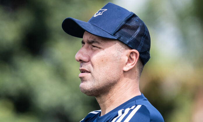 Leonardo Jardim, técnico do Cruzeiro, em treino na Toca II