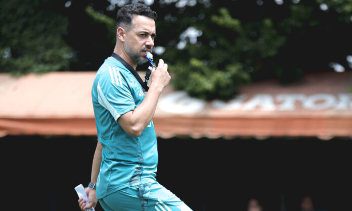 Jonas Urias, técnico do Cruzeiro Feminino