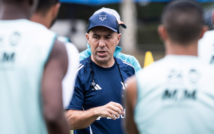 Leonardo Jardim, técnico do Cruzeiro, em entrevista na Toca II