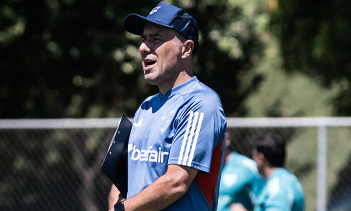 Leonardo Jardim, técnico do Cruzeiro, na Toca II