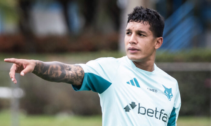 Lucas Romero, volante do Cruzeiro