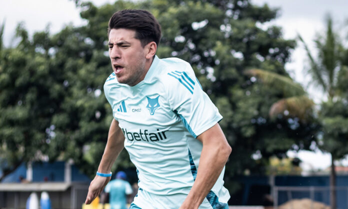 Lucas Villalba em treino do Cruzeiro, em BH