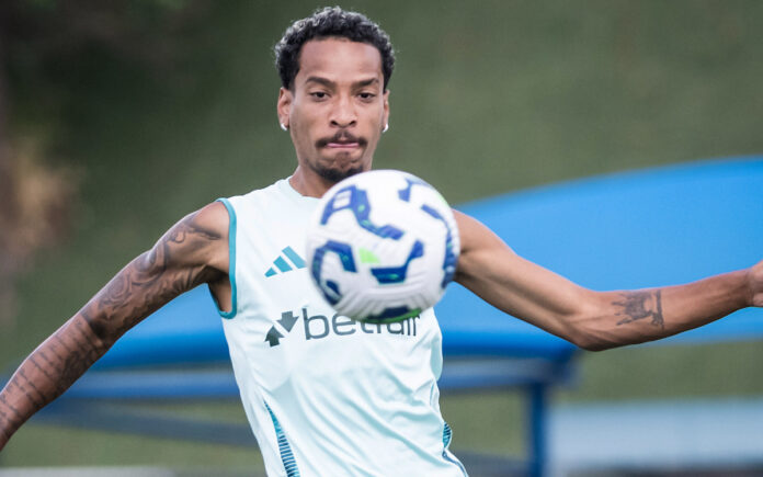 Matheus Pereira em treino do Cruzeiro na Toca II