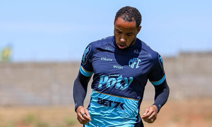 Rafa Silva, ex-Cruzeiro, em treino do Mirassol