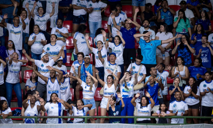 Sada Cruzeiro contra o Juan Ferreira-URU, pelo Sul-Americano de Vôlei.