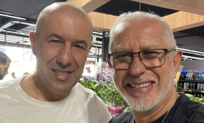 Torcedor do Cruzeiro tietou Leonardo Jardim no supermercado