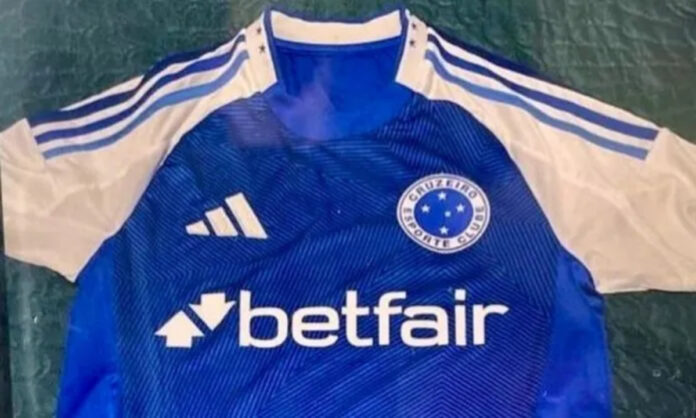 Primeiro uniforme do Cruzeiro em 2025