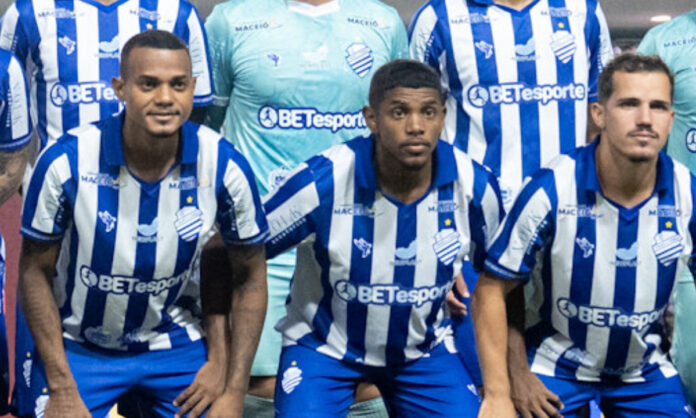 Vander, volante do CSA, foi revelado pelo Cruzeiro